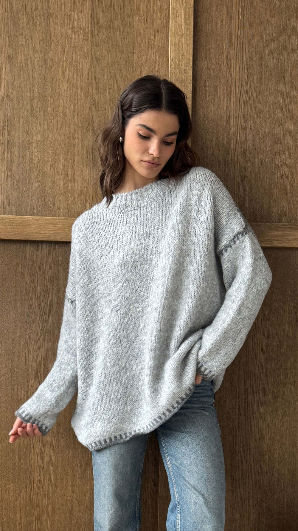 Kvinders afslappede strik sweater med farveaccentueret kant Stilla