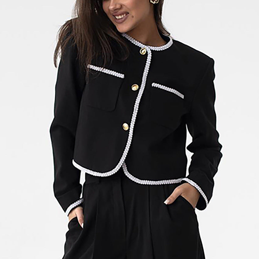 Dame Kort blazer med elegante perledetaljer og lommer Stilla