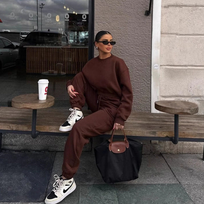 Kvinder Cropped Sweatshirt og Bred Joggingbuks Sæt Skovae