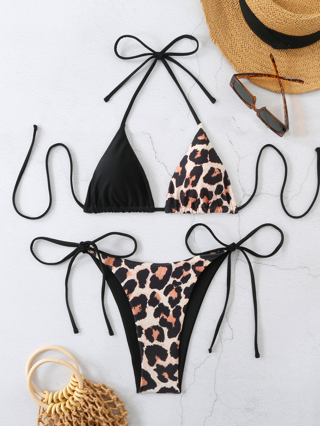 Dame triangel-bikini med moderne leo-print og justerbare bindebånd Skovae