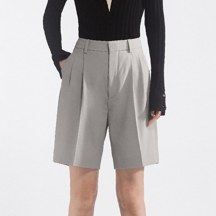 Dame brede Chinoshorts med elegant plissering Stilla