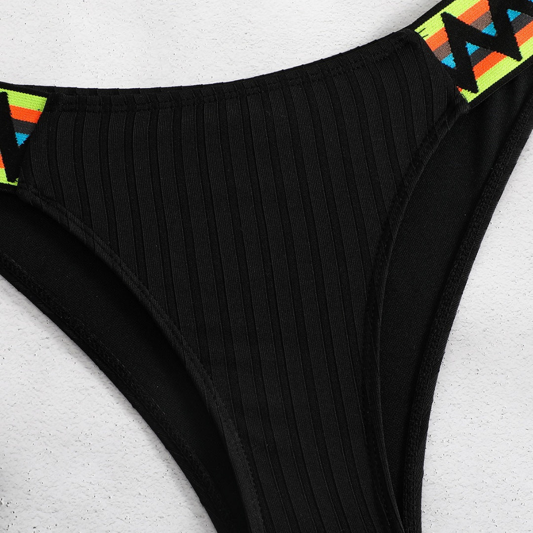 Dame Bikinisæt med trendy ribdesign og farverige accenter Stilla