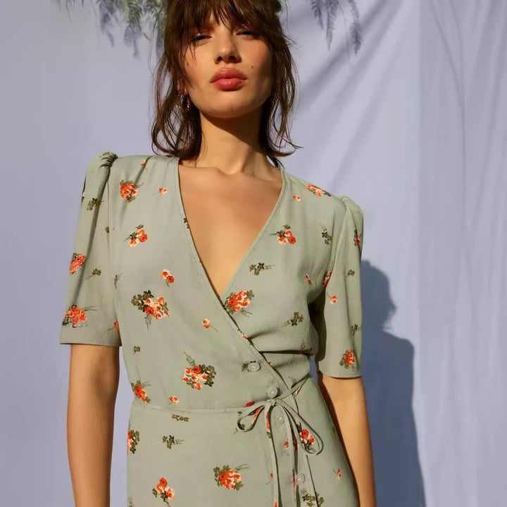 Damer sårkjole med floral mønster og elegant taljejustering Stilla