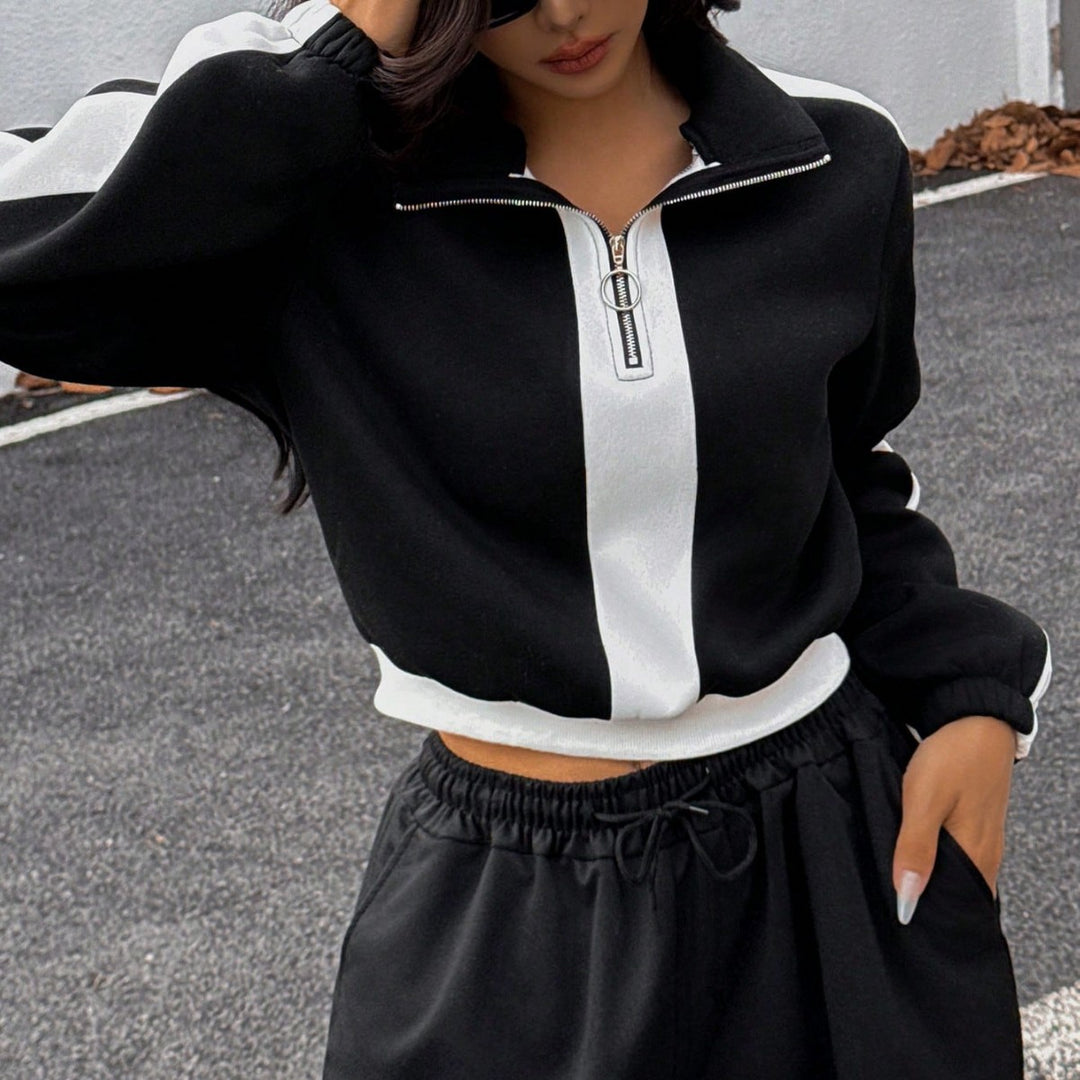 Kvinders sporty loungewear sæt med halvvide og elegante kontraststriber Skovae
