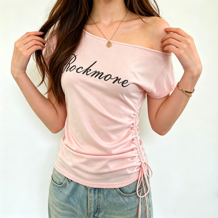 Dame Off-Shoulder T-Shirt med rynker og moderne skrift Skovae