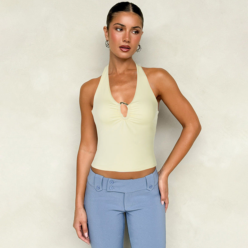 Dame Neckholder-top med dekorativ slids og raffineret design Skovae