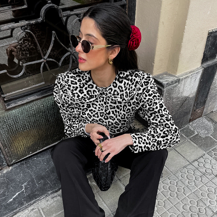 Damebluse med leopardmønster og legesyge krave Stilla
