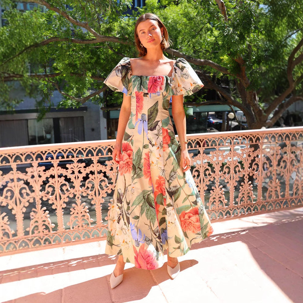 Dame Maxi-kjole i romantisk Off-Shoulder-stil med voluminøse puffærmer Stilla