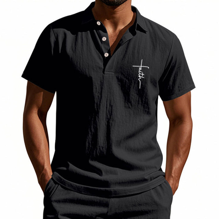 Herre kortærmet polo shirt med elegant knapdesign og diskret mønster Stilla