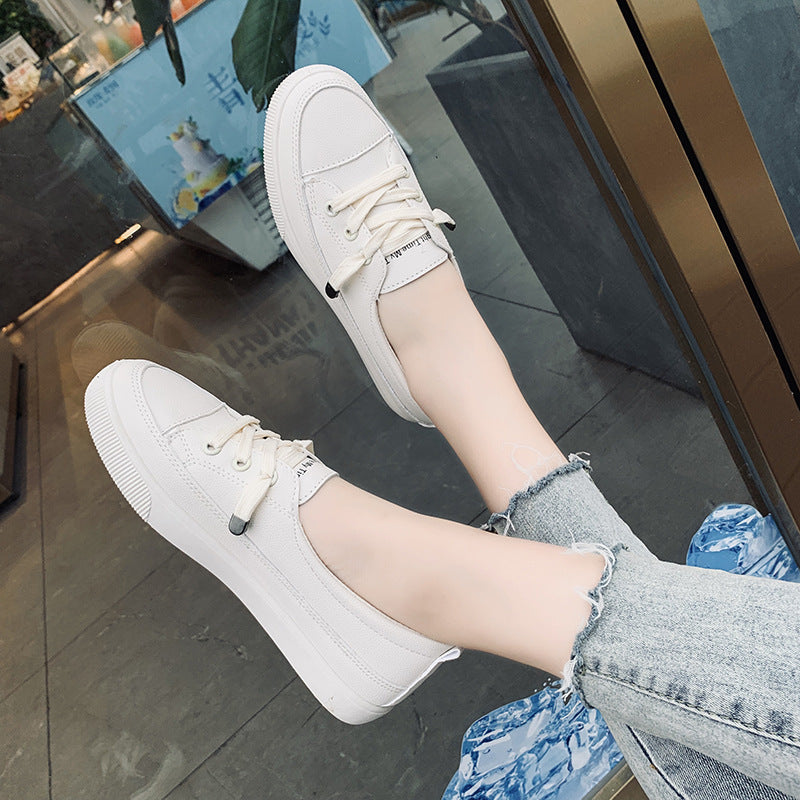 Dame Sneakers i høj kvalitet af kunstlæder med detaljeret snøredesign og polstret indersål Stilla