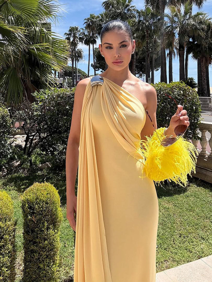 Dame Maxi-kjole med asymmetrisk design og elegante draperingsdetaljer Stilla