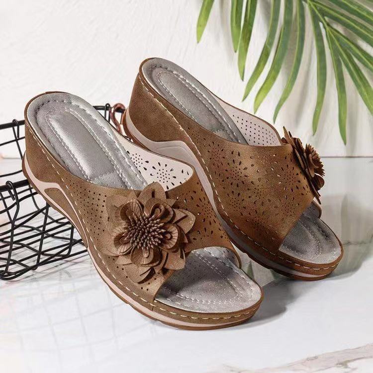 Dame wedge-sandaler med blomsterapplikation og åndbar sål Stilla