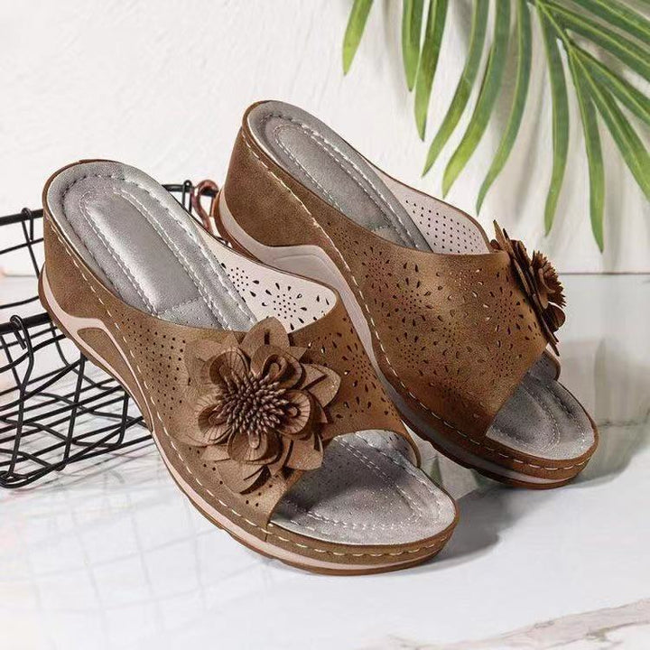Dame wedge-sandaler med blomsterapplikation og åndbar sål Stilla