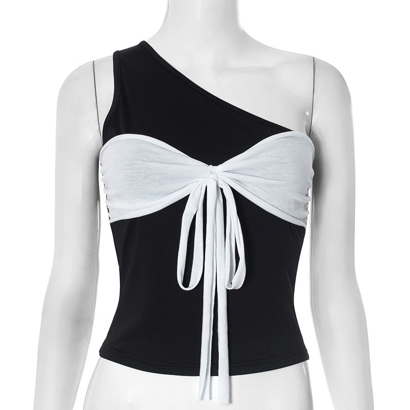 Dame asymmetrisk Crop-Top med elegante indpakningsdetaljer Skovae