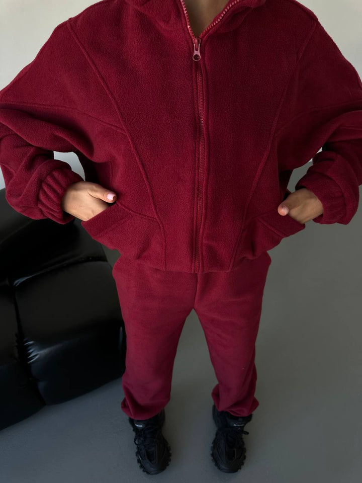 Kvindernes fleece træningsdragt med moderne stand-up krave og praktiske lommer