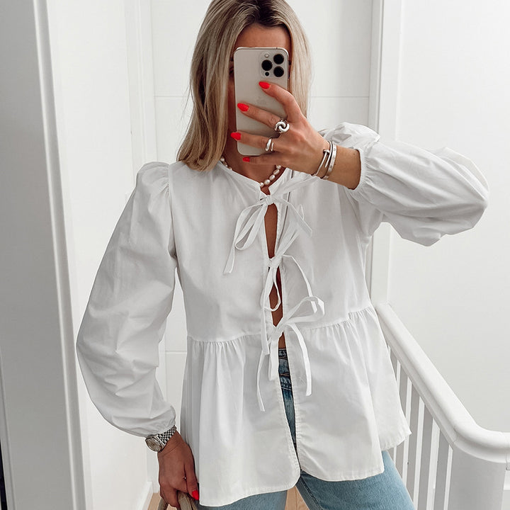 Damebluse med draperinger og dekorative sløjfer Stilla