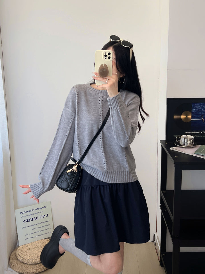Kvinders chunky strikket sweater med en feminin silhuet og tekstureret design Stilla