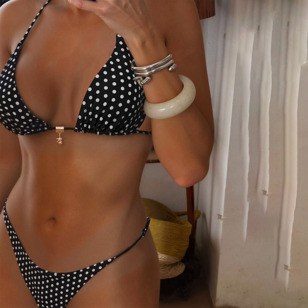 Dame Triangel-Bikini med moderigtige prikkedesign og gyldne lukkedetaljer Skovae