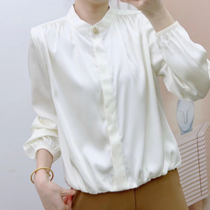 Damebluse med høj krave og elegante flæsedetaljer Stilla