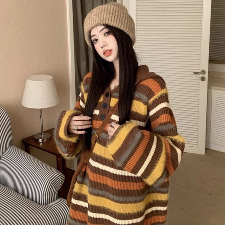 Kvindernes fashionable cardigan med store knapper og hætte