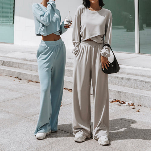 Kvindernes afslappede sæt med cropped top og brede sweatpants Skovae