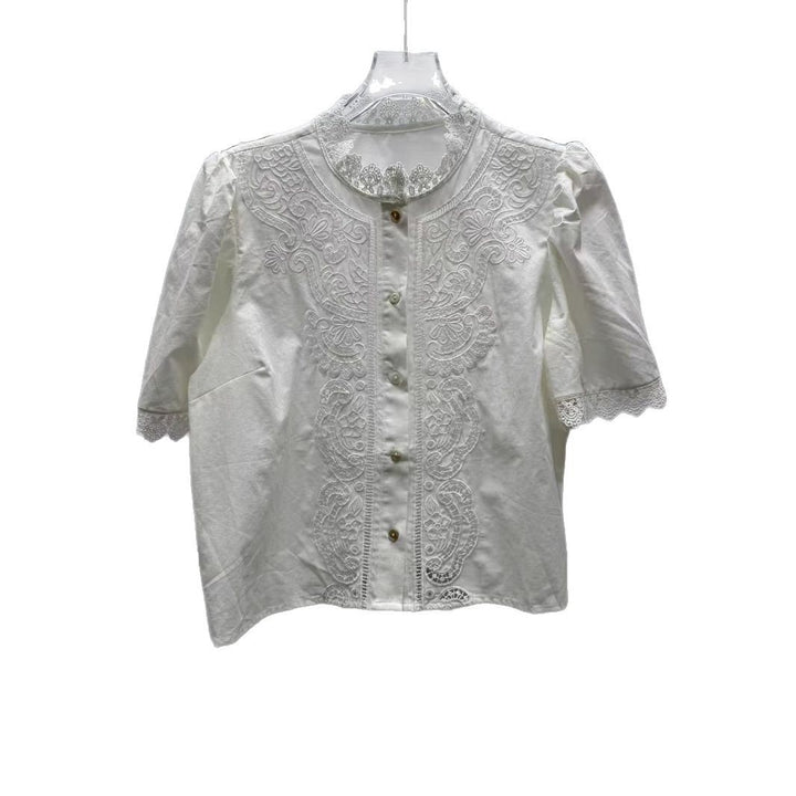 Damebluse med kunstneriske hulbroderier og elegante flæser Stilla