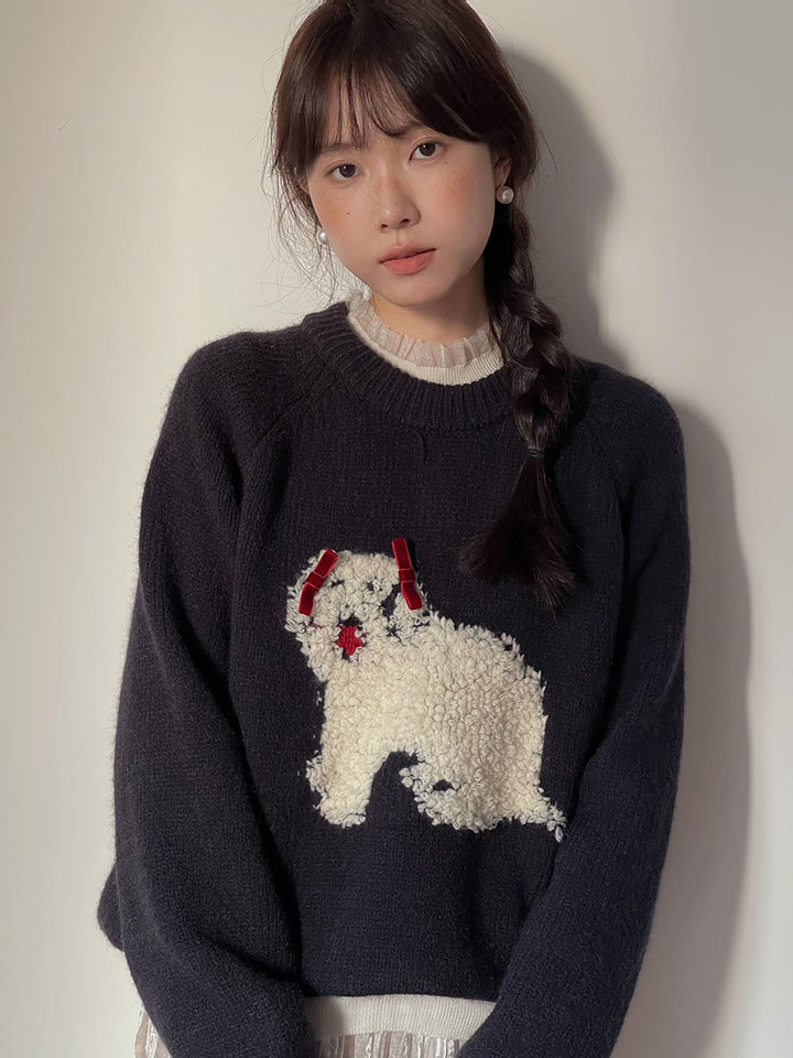 Dame strikket pullover med legesygt hundemotiv og elegante ruffleafslutninger Stilla