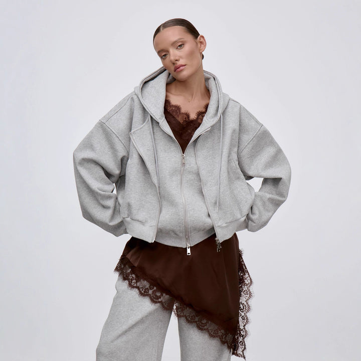 Damernes oversized hoodiejakke med generøse lommer og stilfuldt design Stilla