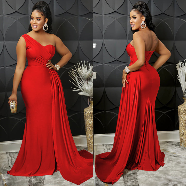 Dame Elegant One-Shoulder Maxikjole med draperede detaljer og flydende nederdel Stilla