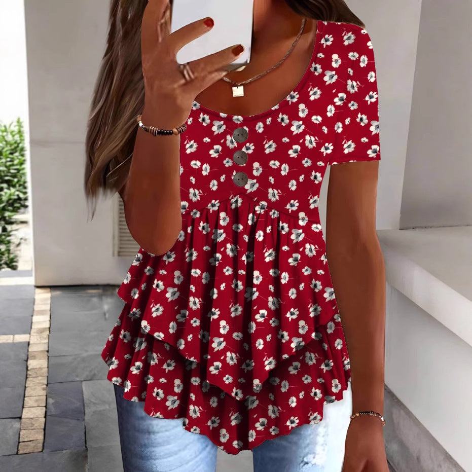 Damebluse med floralt flæsedesign og knapdetaljering Stilla