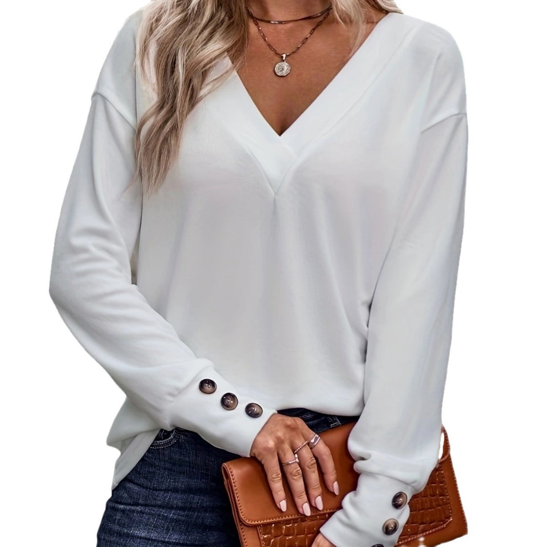 Dame V-hals top med elegante knapper og afslappet snit Stilla
