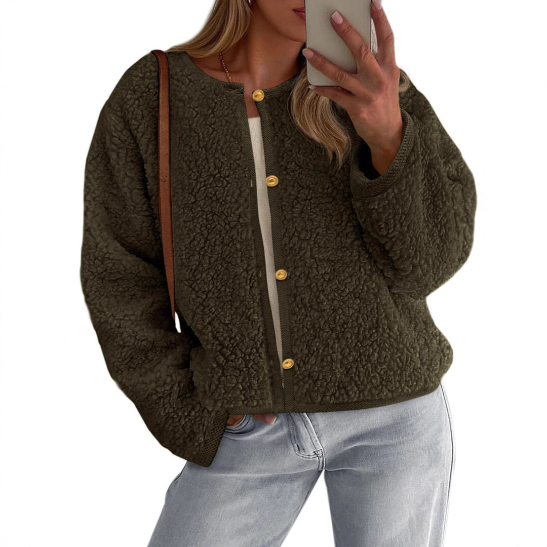 Kvinders hyggelige fleecejakke med knapdetalje og oversized snit Stilla