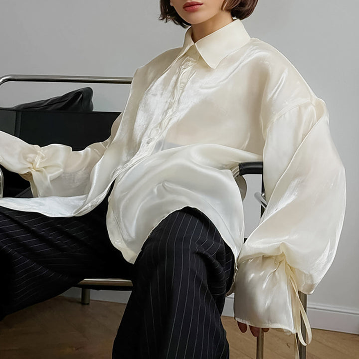 Dame Elegant og luftig bluse med voluminøse ærmer og fin glans Stilla