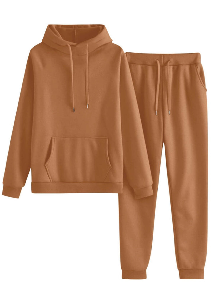 Dame hoodie og jogger sæt i en afslappet pasform med praktiske lommer Skovae