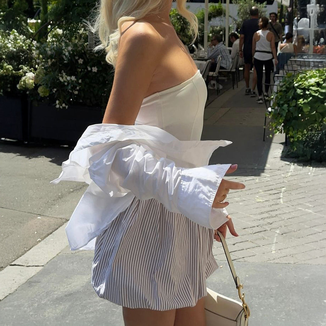 Dame Bandeau-top med stribede shorts og volantdetaljer Stilla