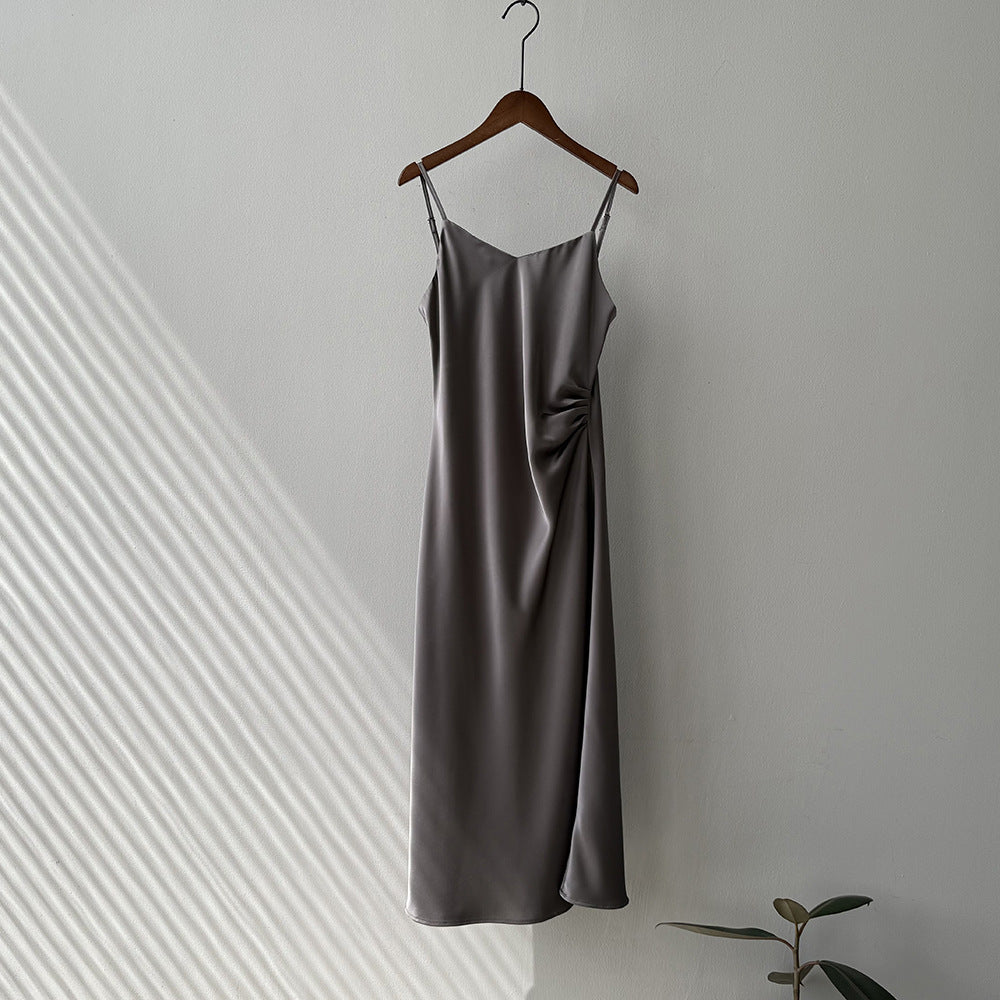 Dame elegant maxikjole med spaghetti-stropper og raffinerede drapering-detaljer Stilla