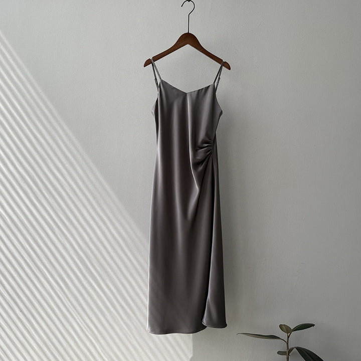 Dame elegant maxikjole med spaghetti-stropper og raffinerede drapering-detaljer Stilla