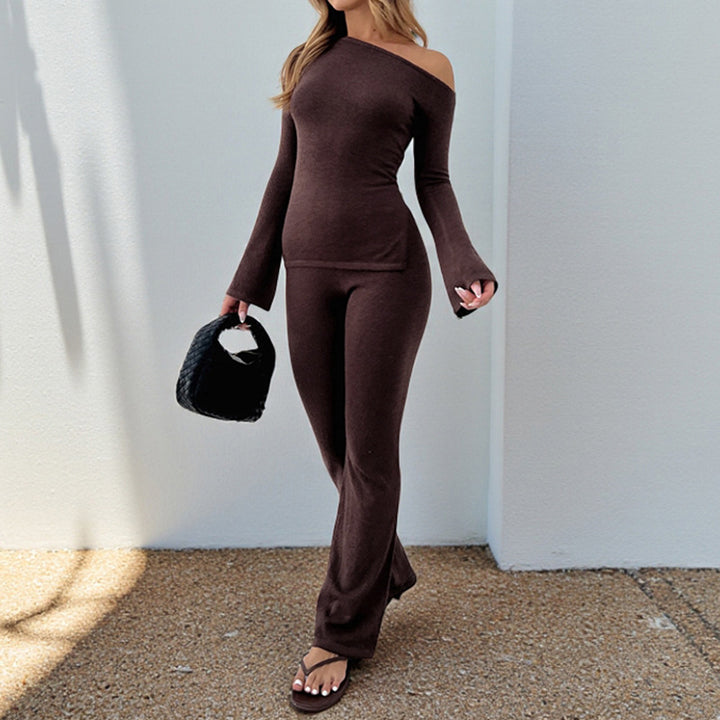 Kvinders jumpsuit med off-shoulder design og trendy flared cut
