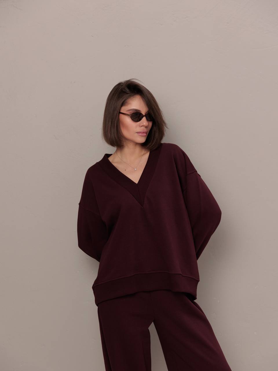 Kvinders sporty oversized sweatshirt med V-hals og lange ærmer Skovae