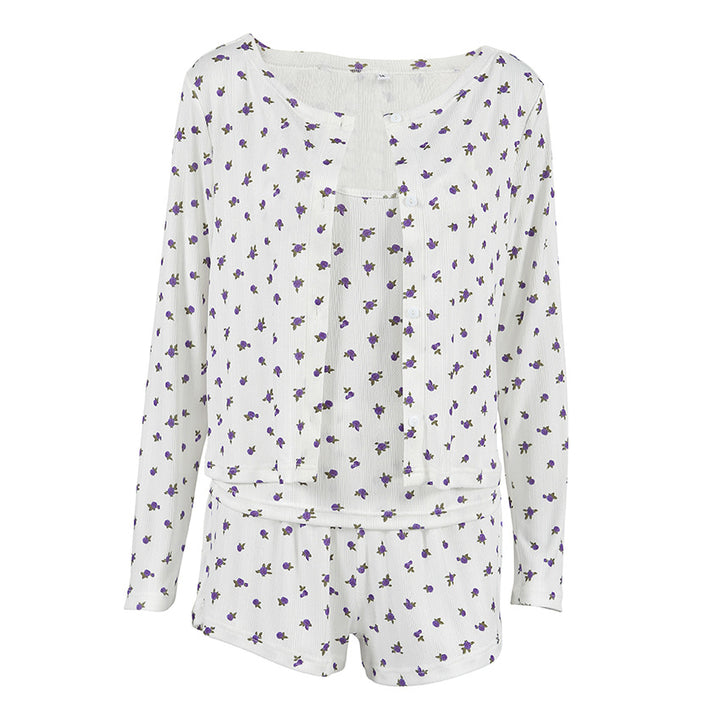 Dame fritids-pyjamasæt med blomsterprint og fine flæse detaljer Stilla