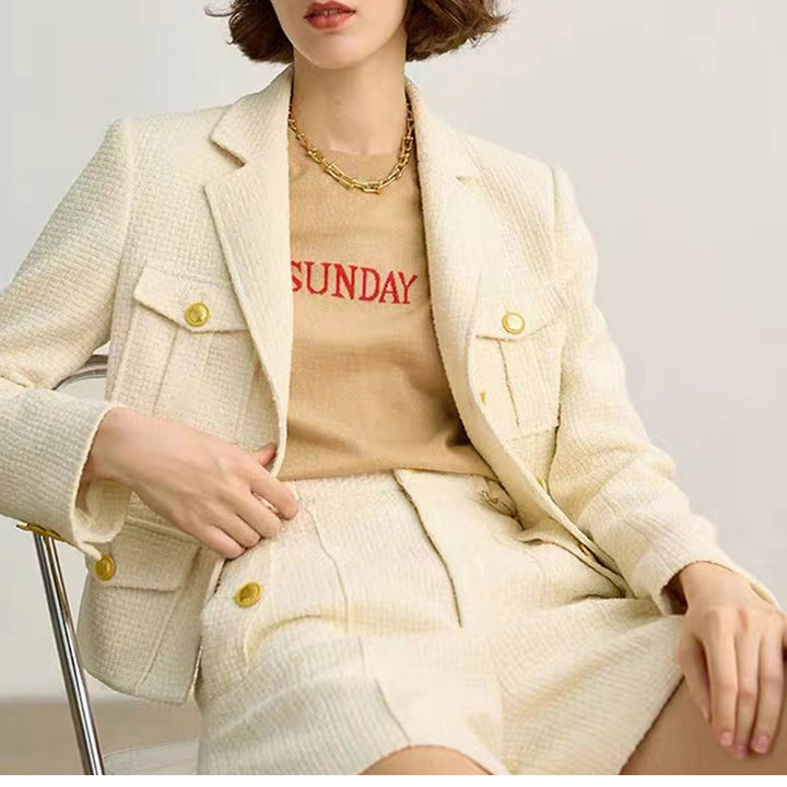 Dame Tweed Blazer med moderne lommer og gyldne detaljer Stilla