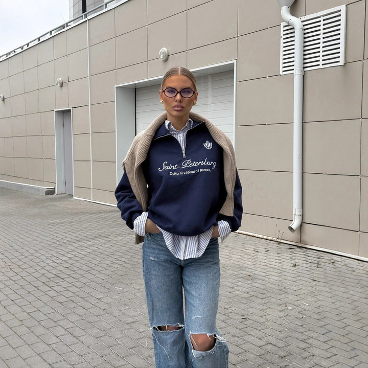 Kvinders sweatshirt med høj krave og trendy logo print Stilla