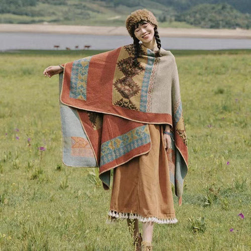 Dame Mode Poncho med Kunstnerisk Mønster og Frynset Kanter Skovae