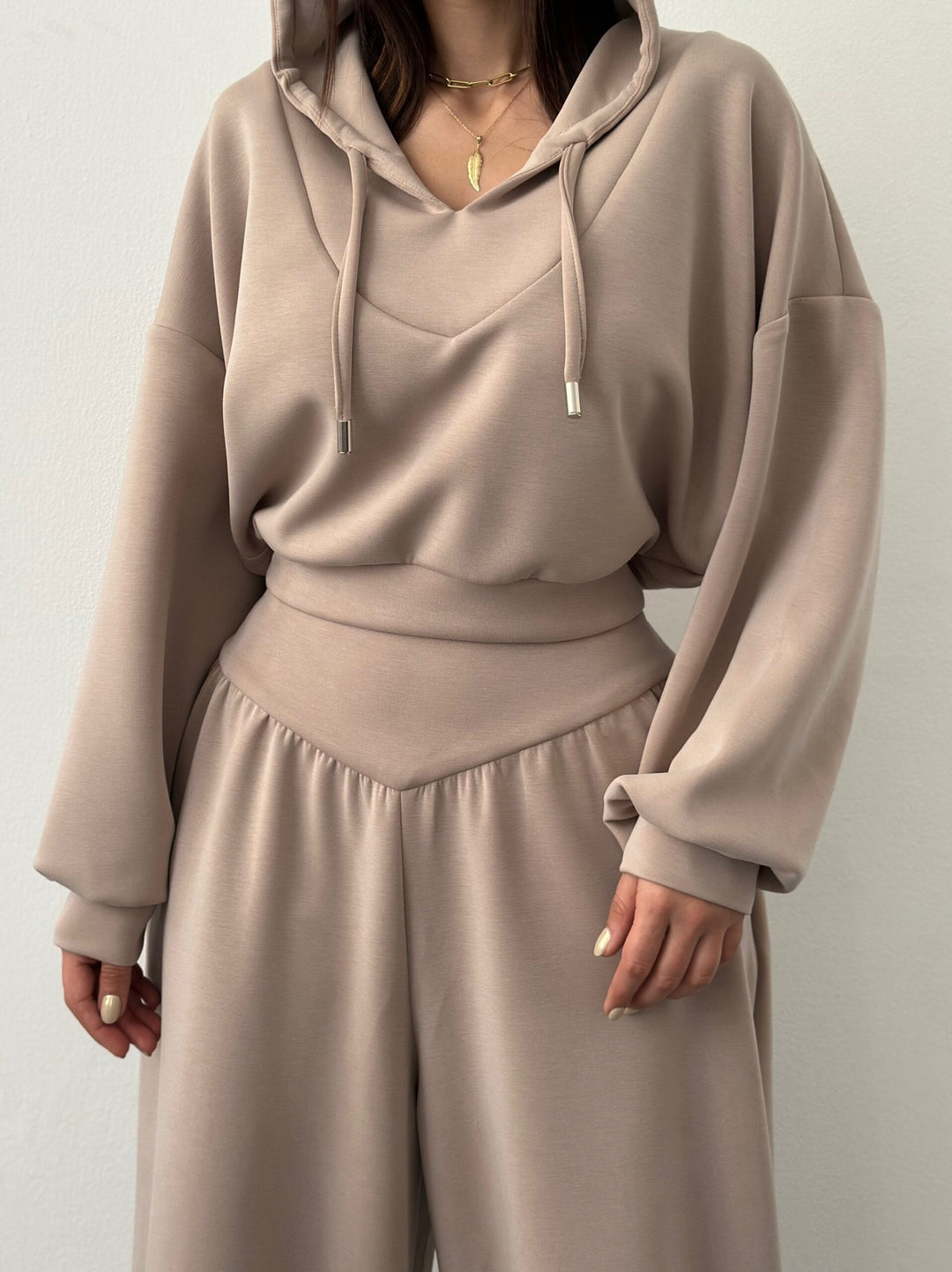 Kvinders afslappede sport loungewear sæt med cropped hoodie og brede bukser