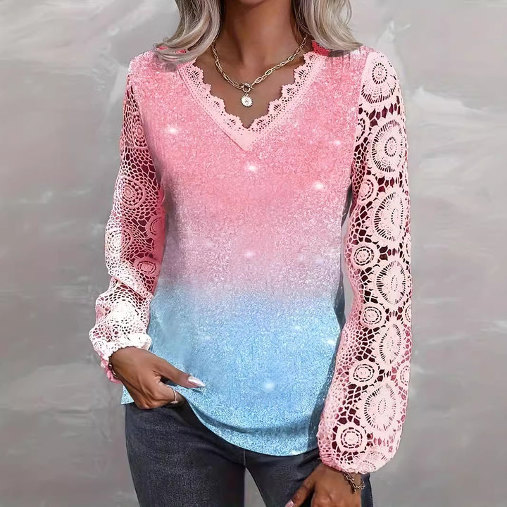 Damebluse med blomsteraccent og romantisk spidsærme Stilla