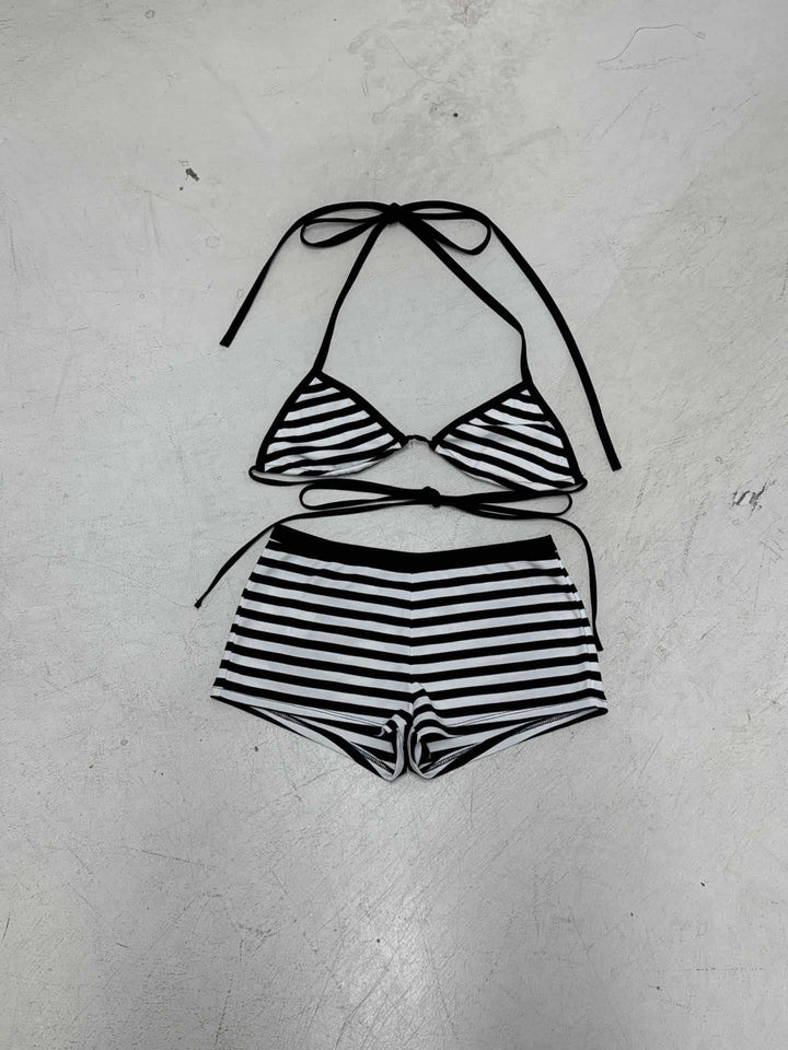 Damen Bikini-Set mit gestreiftem Top und Shorts Skovae