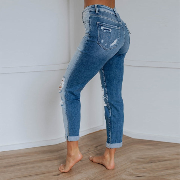 Dame Ripped Boyfriend Jeans med asymmetrisk design Stilla