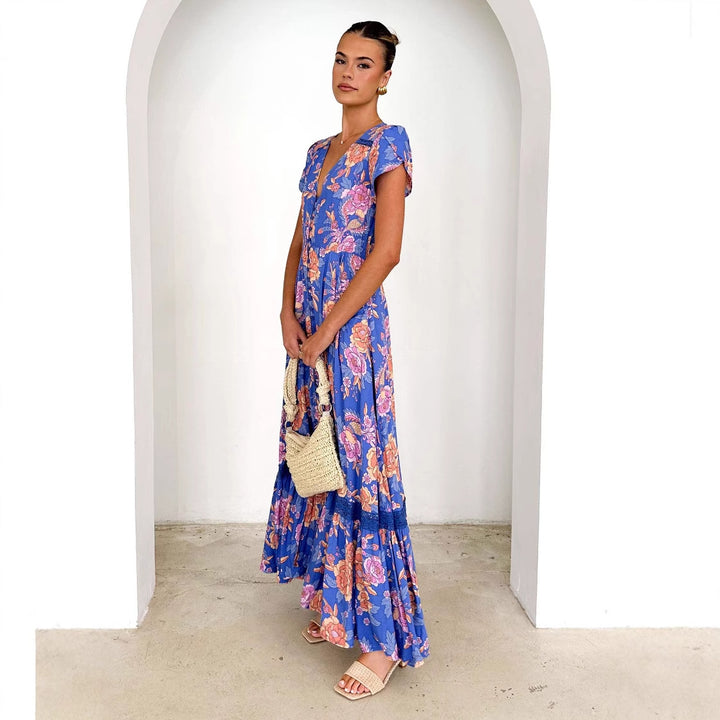Dame maxi kjole med elegant V-udskæring og feminine flæse detaljer
