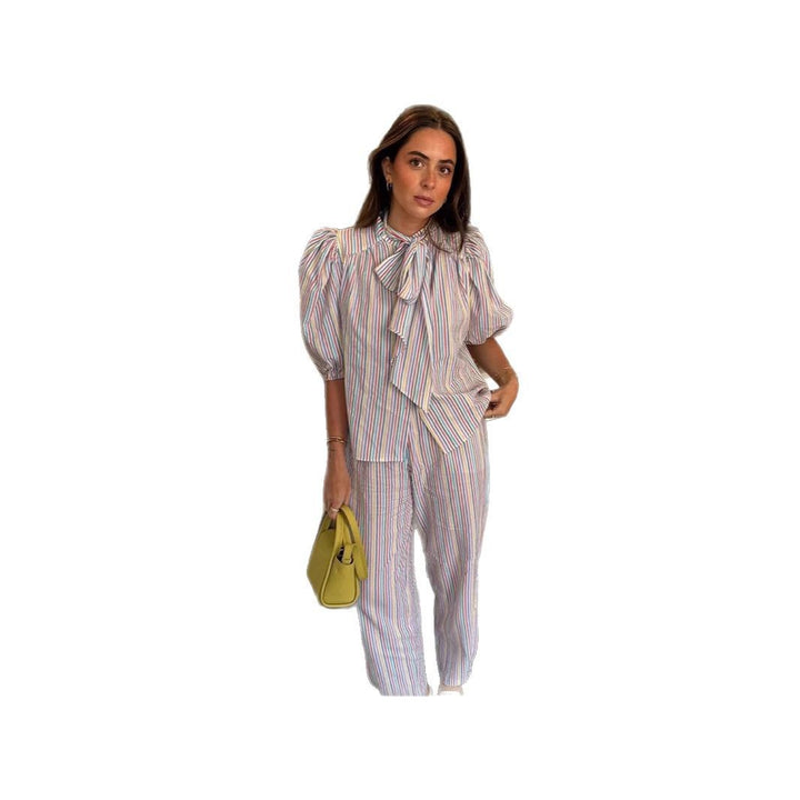 Dame bluse- og bukse-sæt med raffinerede ruffles detaljer Stilla