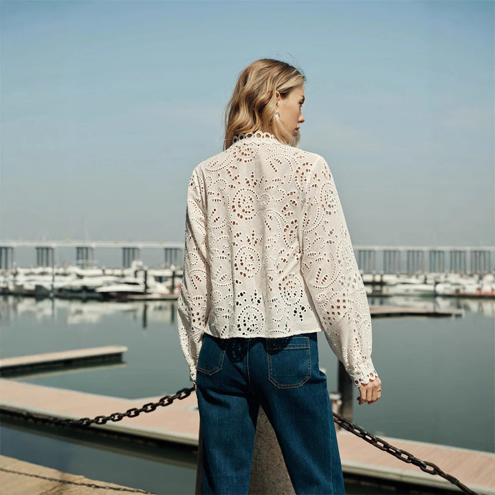 Damebluse med usædvanligt hulmønster og bred pasform Stilla
